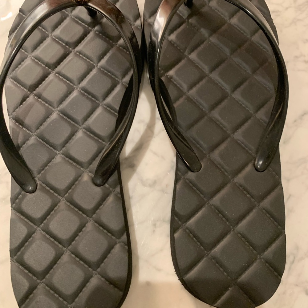 ❤️TORY BURCH❤️GORGEOUS QUILTED SANDALS. - Picture 2 of 4
